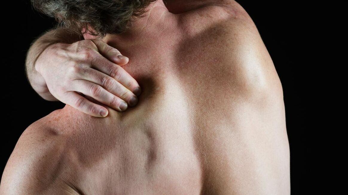 Rückenschmerzen unter dem linken Schulterblatt